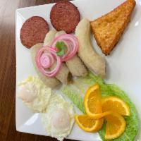 Guineo con Huevo, Salami y Queso · Green banana with fried egg, Salami, and fried cheese