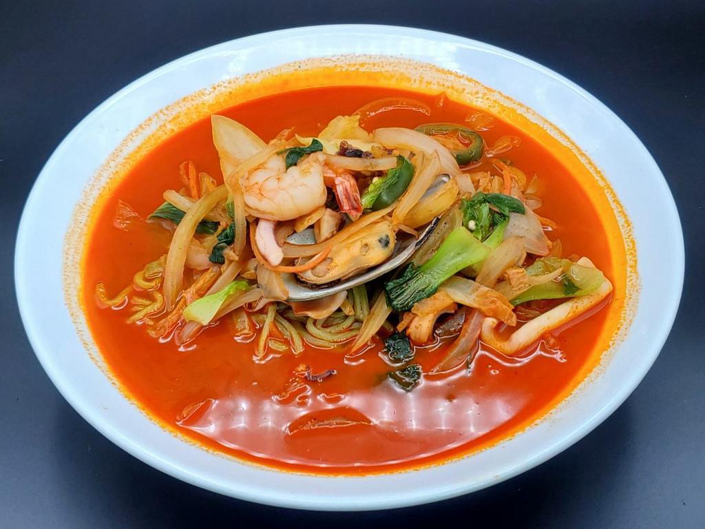 짬뽕 · spicy seafood noodle souop