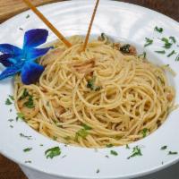 Linguine with Garlic and Oil · Ribbon pasta.