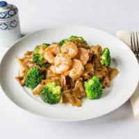 B3. Pad See Ew · Stir fried wide rice noodles with broccoli, egg and Thai smoky black soy sauce.