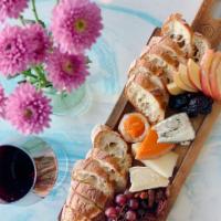 Cheese board 4 cheeses · chefs choice selection of four cheeses , French baquette and accompaniments. 