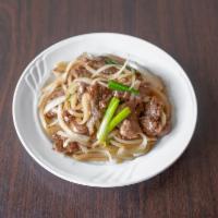 B03 Beef with Green Onion (葱爆牛肉) · Stir-fried beef slices with green onion