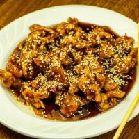 C07 Sesame Chicken (芝麻鸡) · Crispy chicken pieces tossed in a sweet and savory sauce and sesame seeds.