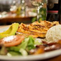 Pechuga a la Plancha · Grilled chicken breast with rice, salad, and sweet plantains.
