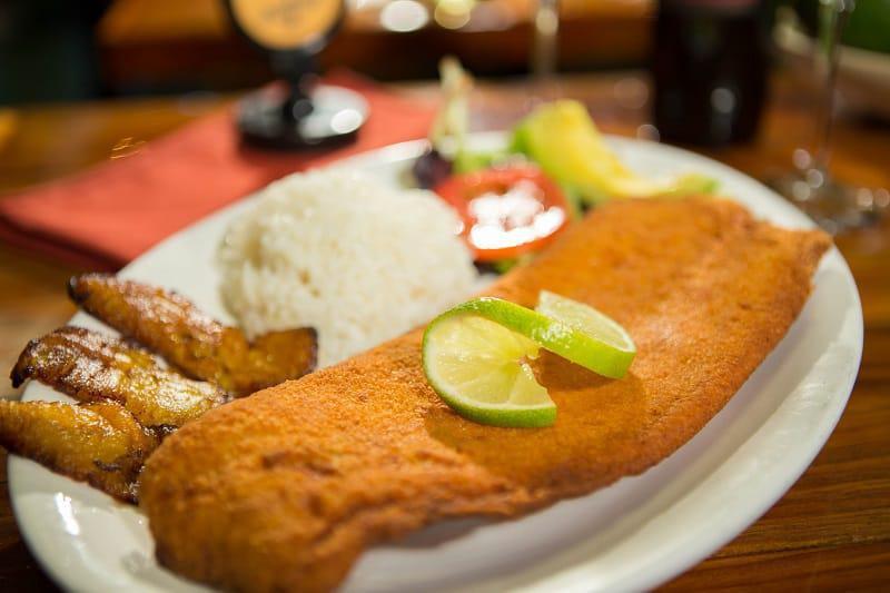 Filete de Pescado Empanizado · Breaded fish. Breaded fish fillet served with rice, sweet plantains, and salad.
