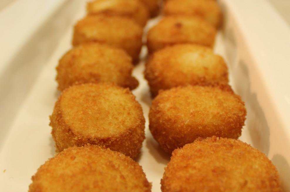 Fried Scallops 炸干贝 · 8 pieces.