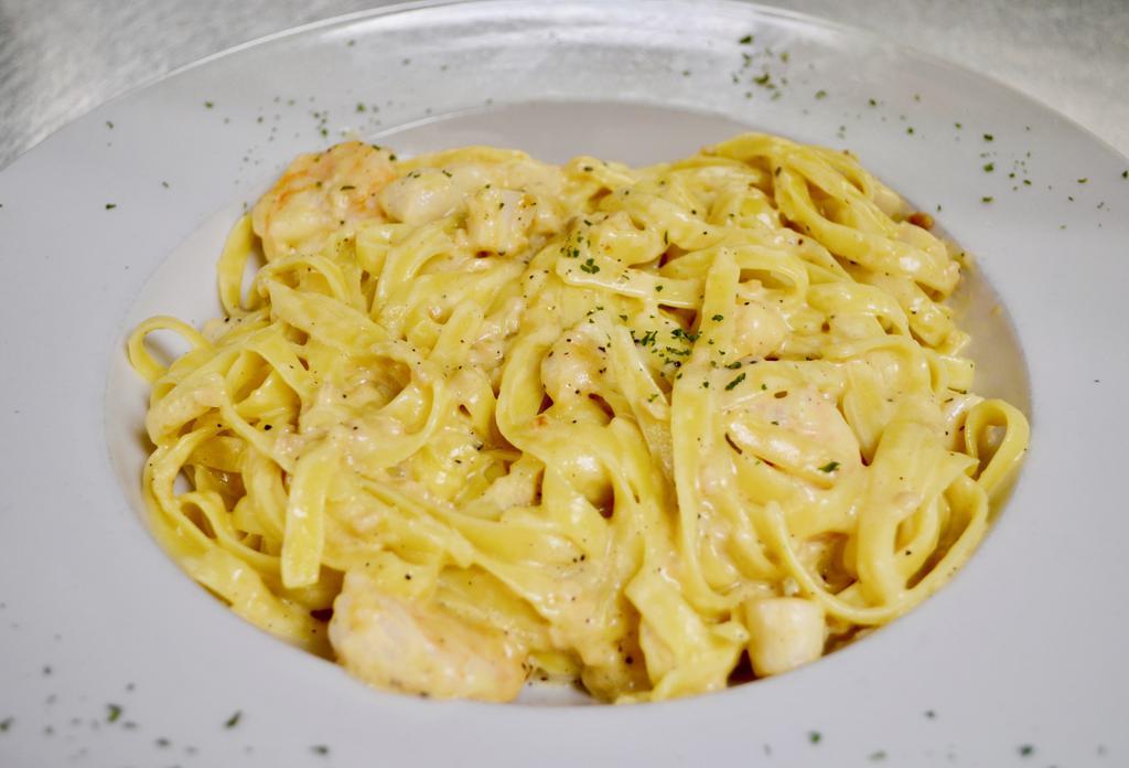 Pasta with Large Shrimp · Served with marinara or Alfredo. Served with choice of pasta.