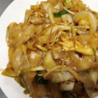Chicken Chow Fun · Stir fried vegetables and noodles.