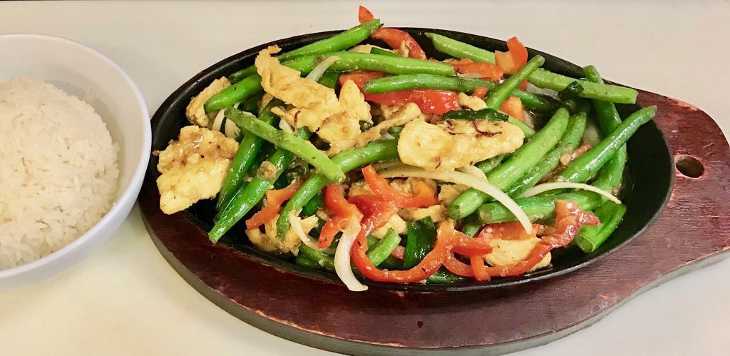 X1. Xao Xa Ot · Lemon grass stir fry. Sizzling skillet includes green beans, red bell peppers, onions, stir-fried in a lemon grass garlic sauce served with choice of rice.