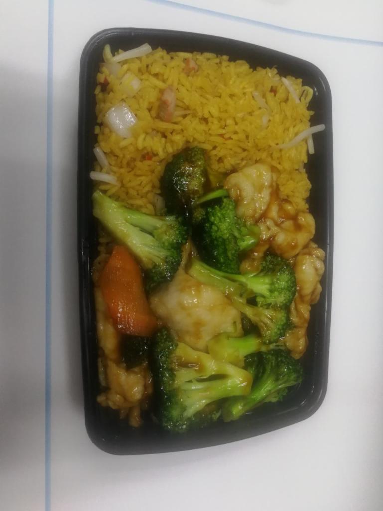 C5. Chicken with Broccoli Combination Platter · Served with egg roll and pork fried rice.
