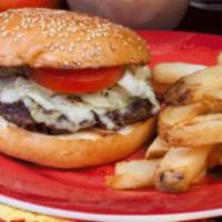 Kids Burger Jr. · Angus beef pattie, white melted cheese, lettuce, tomatoes and fries.