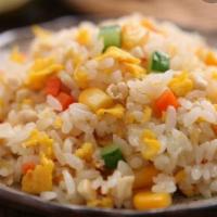 Chicken Fried Rice 鸡肉炒饭 · Stir fried rice with poultry.