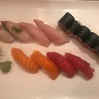 Sushi Regular · 8 pieces of assorted raw fish on seasoned rice and tuna roll.