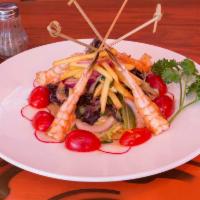 Grilled Spicy Shrimp on Skewer with Mango Salad · 