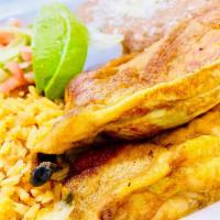 Chiles Rellenos · Poblano peppers stuffed whit cheese (Rice, beans and salad)