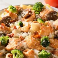 Loaded Fettuccine  · Alfredo, chicken, bacon, seasoned mushrooms, Parmesan-roasted broccoli.