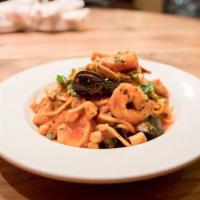 Spaghetti Seafood · Shrimp, scallops, mussels, clams, chile flakes, tomato sauce.