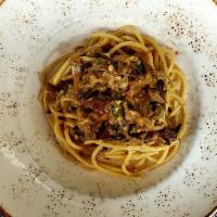 Spaghetti con guanciale e carciofi   · Artisanal spaghetti, cured pork jowl, baby artichokes, pecorino Romano