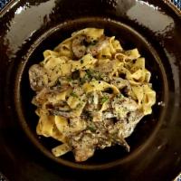 Fettuccine con funghi e crema di tartufo   · House-made fettuccine, wild mushrooms, black truffle sauce