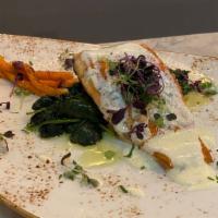 Filetto di salmone   · Organic salmon, roasted baby carrots, sautéed spinach, olive tapenade, carrots puree