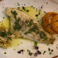 Filetto di branzino   · Branzino fillet, sauteed kale, chickpeas, lemon sauce