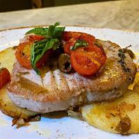 Tonno in padella · Aji tuna steak, sauteed cherry tomatoes, capers, black olives, sliced potatoes