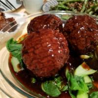 T3. Shanghai Meatball with Salted Egg Yolk 咸蛋黄狮子头 · 