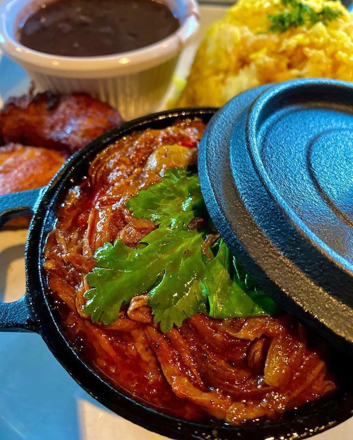 Ropa Veja · Shredded Braised Beef in tomatoes, green olives, bell peppers, onions, served with rice, black beans and maduros