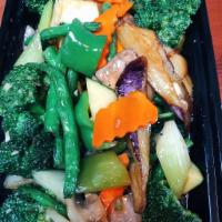 Vegetarian Supreme蔬菜煲 · broccoli, greenbean, eggplant, mushroom& Italian  melon  onion 