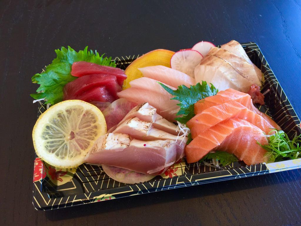 Sashimi Combo with soup · Chef Choice 5 kinds of raw fish. Served with soup.