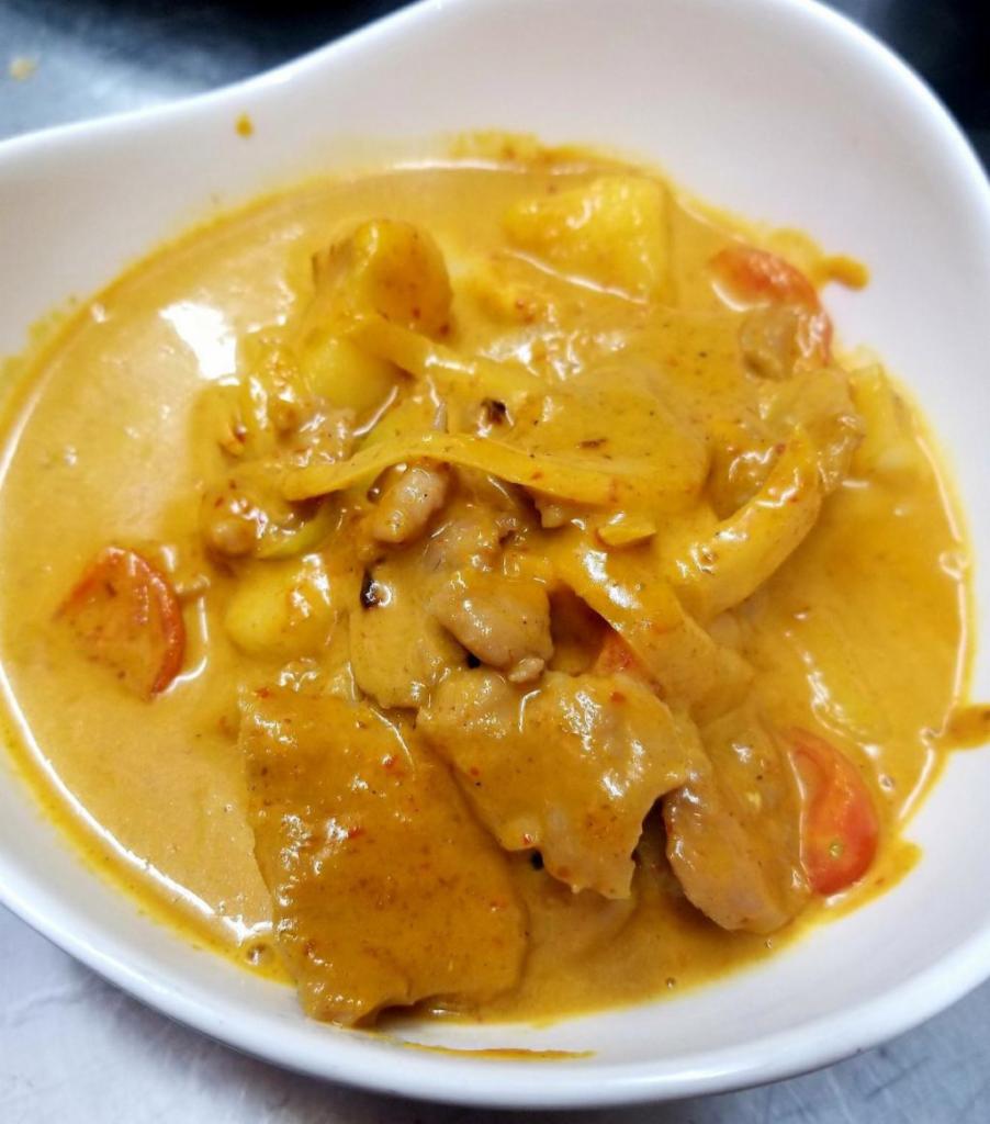 Yellow Curry · Yellow curry powder and coconut milk, potato, tomato, and onion. Spicy.
