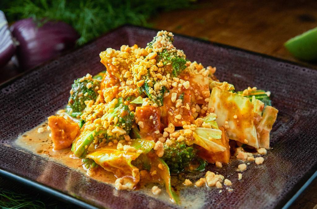 Pad Pra Ram Peanut · Gluten-free. Carrot, string bean, and broccoli in peanut sauce. Served with white rice.