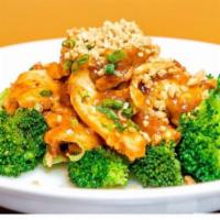 Rama Peanut · Sauteed with our homemade peanut sauce served on a bed of broccoli.