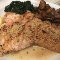 Salmone e Shrimp Areganato with Pasta · Broiled salmon and shrimps combination with white wine lemon garlic sauce and bread crumbs o...
