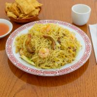 Singapore Chow Mei Fun · Large. Curry flavor with chicken, pork, and shrimp. Hot and spicy.