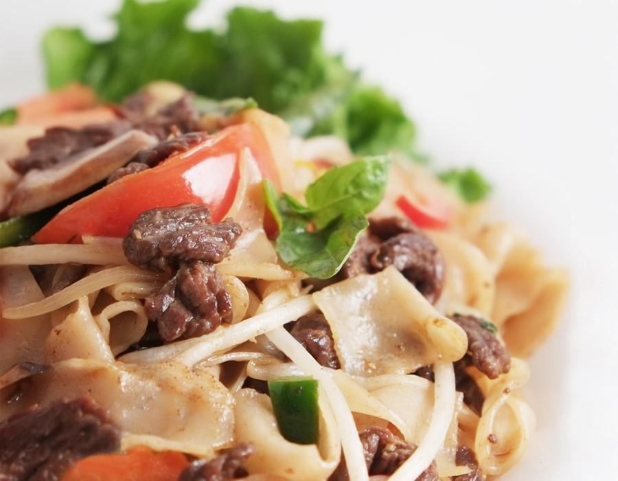 23. Drunken Noodles · Choice of protein, rice noodles, bean sprouts, bell pepper, jalapeno, carrot, mushroom, tomato, onion, and basil. Hot and spicy.