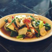 Pad Pak Ruam · Stir-fried mixed Vegetables with a choice of meat in delicious Garlic brown sauce.