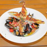 Black Chilean Mussels  · Spicy chorizo, leeks in garlic and white wine sauce, served with garlic bread.