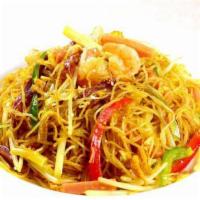 Stir-Fried Rice Noodles & Meat 星洲炒米 · Stir-fried rice noodles with curry sauce, come with shrimp and pork.