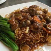 Beef Pan-fried noodles/E-fu Noodles (牛肉两面黄/伊面） · Beef with choice of Pan-fried noodles or E-fu noodles