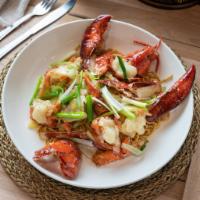 Lobster Panfried noodes/Chowfun/E-fu noodles 龙虾(两面黄/河粉/伊面) · Served with panfried noodles, chow fun, or e-fu noodles an extra charge.