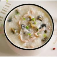 Preserved egg and pork Congee (Large) 皮蛋瘦肉粥 (大） · Preserved egg and pork Congee （about 32 oz)