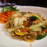 Pad Woonsen · Stir fried glass noodles with napas, carrots, baby corns, scallions and red bell peppers in ...