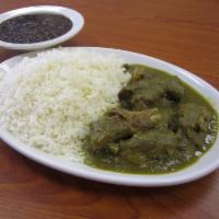 Mexican Costillas de Puerco en Salsa Verde · Pork ribs in green salsa with rice and black beans. 