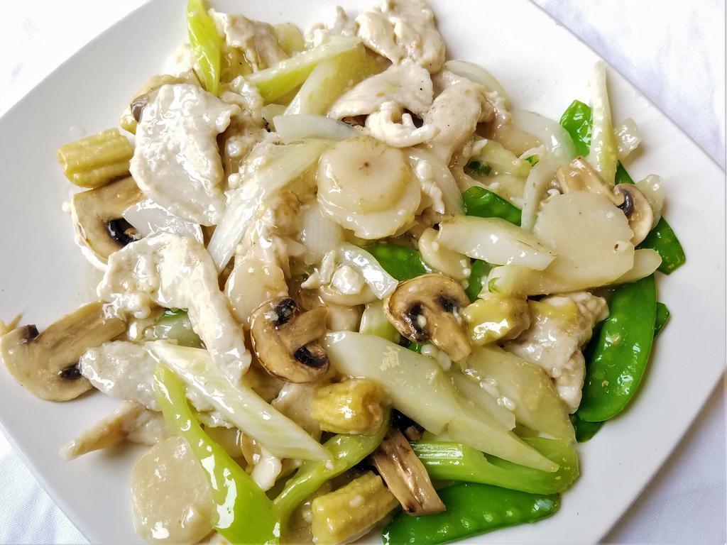 Moo Goo Gai Pan · Chicken, celery, peapod, mushroom, onion and no soy sauce.