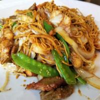 House Special Lo Mein · Chicken, pork, shrimp, beef, bean sprout, onion, cabbage, peapod and carrot.