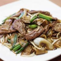 Hong Kong Beef Chow Fun · Beef, bean sprout, onion and fresh rice noodle.