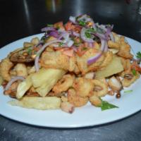 20. Jalea Mixta de Pescados y Mariscos · Fried mixed seafood.