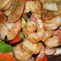 53. Camarones Saltado con Tausi y Verduras Mixtas · Shrimps sauteed with black beans sauce and mixed vegetables.