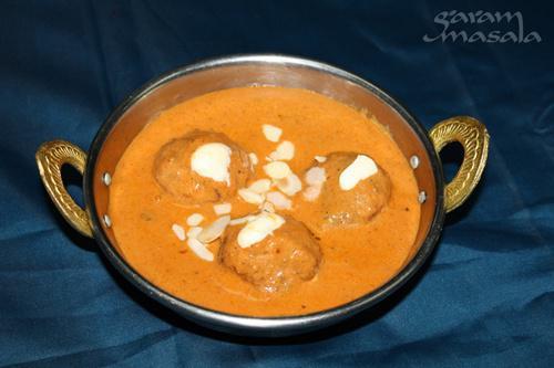 Malai Kofta · Vegetable balls cooked in cream sauce with nuts. Served with rice.